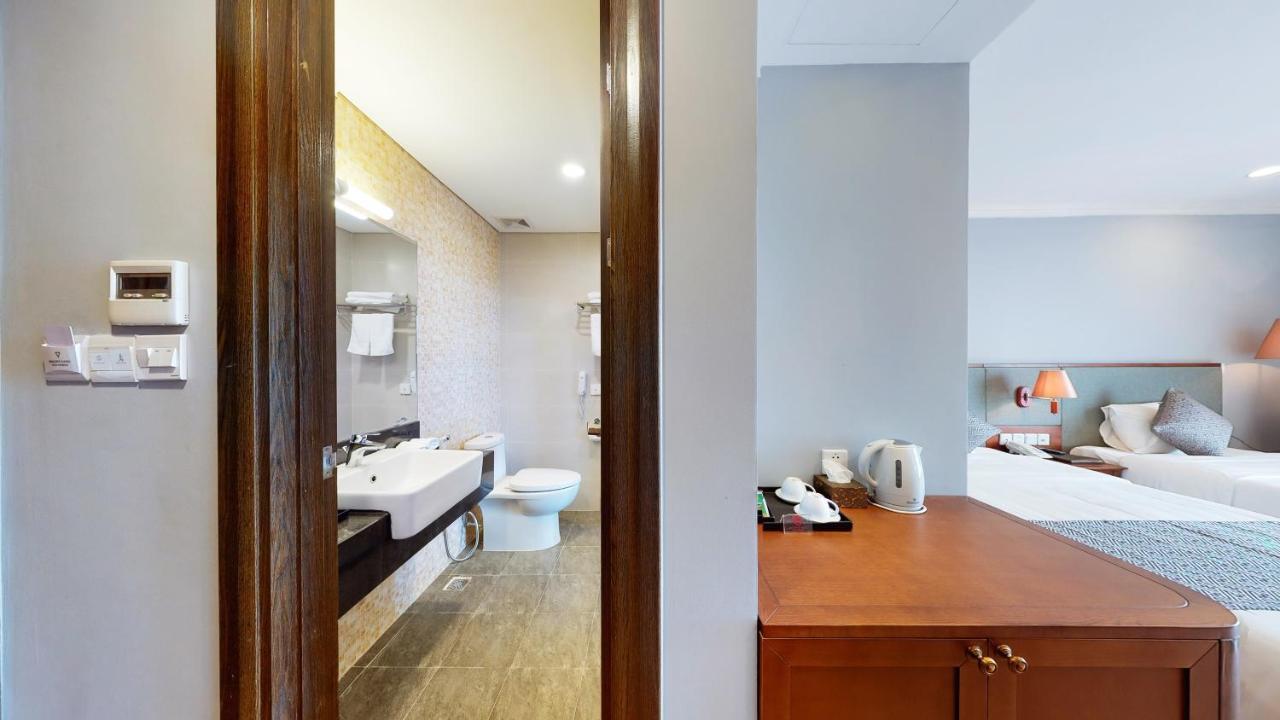 Cau Giay Hotel - By Bay Luxury Hanoi Exteriör bild