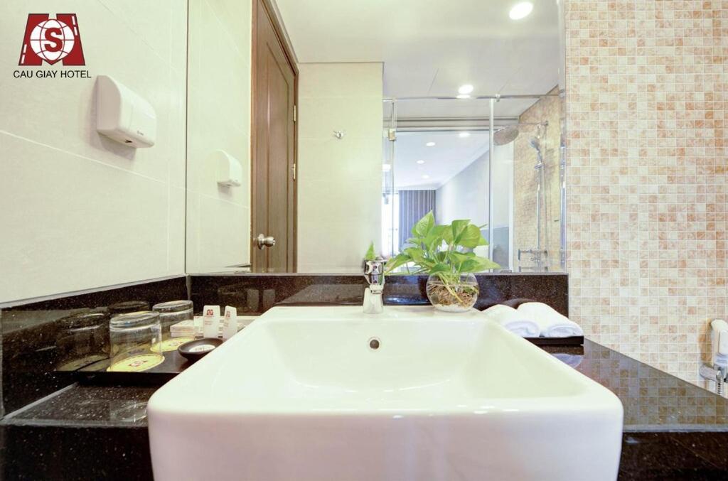 Cau Giay Hotel - By Bay Luxury Hanoi Exteriör bild